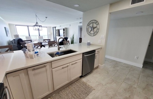 Orange Beach East Condo | WE HAVE A FEW SEPT + NOV DATES! 2/2, BALCONY w/SPLENDIFEROUS VIEWS!