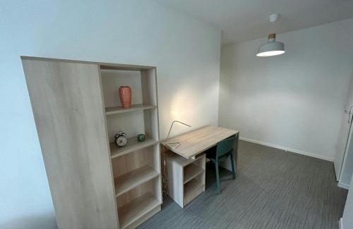 Barbatre Apartment | We Live In R - Suite 102