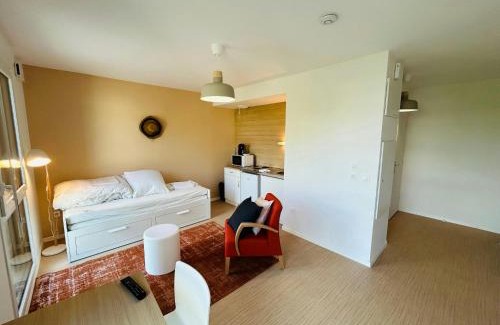 Barbatre Apartment | We Live In R - Suite 304