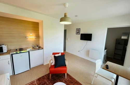 Barbatre Apartment | We Live In R - Suite 304