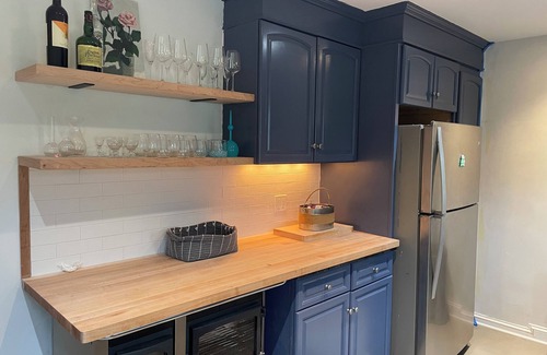 Culloden Shores House | We love well behaved dogs. Walk to everything from this well equipped compound.