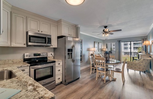 Alabama Gulf Coast Condo | We're just waiting for you! Waves, Sand and Fun in the Sun 🌞