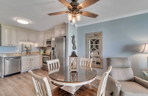 Alabama Gulf Coast Condo | We're just waiting for you! Waves, Sand and Fun in the Sun 🌞