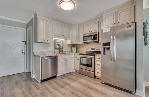 Alabama Gulf Coast Condo | We're just waiting for you! Waves, Sand and Fun in the Sun 🌞