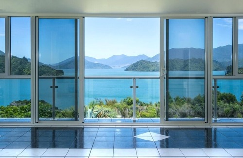 Portage House | WE'VE FOUND PARADISE - A COMPLETE PACKAGE
