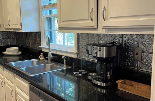 Green Hills Condo | We welcome you home to this peaceful and centrally-located house