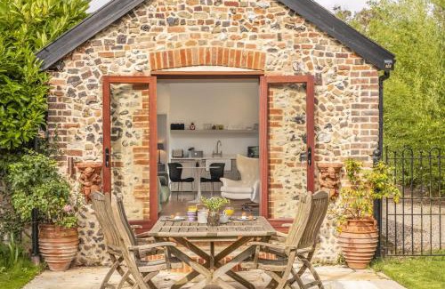 Palgrave House | Weavers Mark Cottage