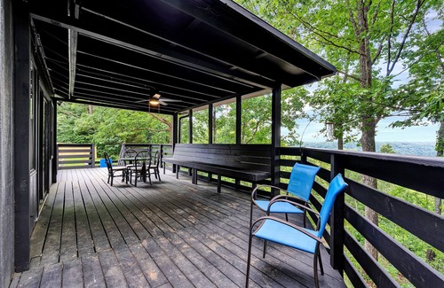 Sewanee House | Weblon's Retreat - Incredible Bluff View and Peaceful Woods