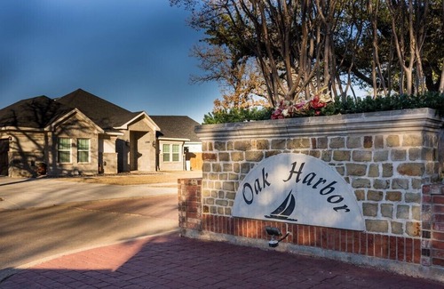 Azle House | Wedding, family reunion, or family getaway! Brand new home minutes to Stockyards