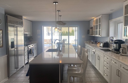 Stone Harbor House | Wedding Grps/Families 7bdrs, 4 Baths, Large Pool, 2 Blocks from Beach
