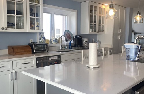 Stone Harbor House | Wedding Grps/Families 7bdrs, 4 Baths, Large Pool, 2 Blocks from Beach