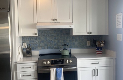 Stone Harbor House | Wedding Grps/Families 7bdrs, 4 Baths, Large Pool, 2 Blocks from Beach