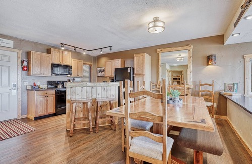 Silvercreek Condo | WEDDINGS HIKE BIKE GOLF RELAX-Walk to Base-UPDATED & AFFORDABLE/Amazing VIEWS!🌄