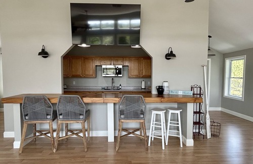 Gloucester Apartment | #Weddings #Holidays #Corporate short term? Just need some “in between” place ?