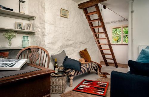 Heligan House | Weeke Brook - Quintessential thatched luxury Devon cottage