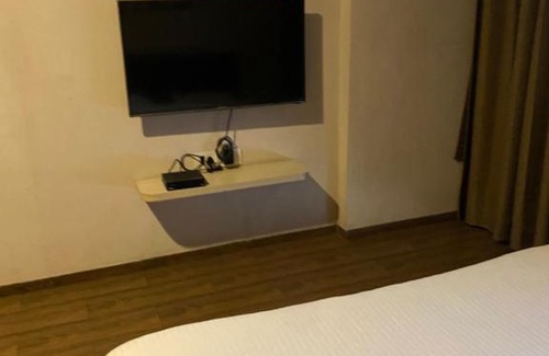 Surat Hotel | Weekend address homestay by shan
