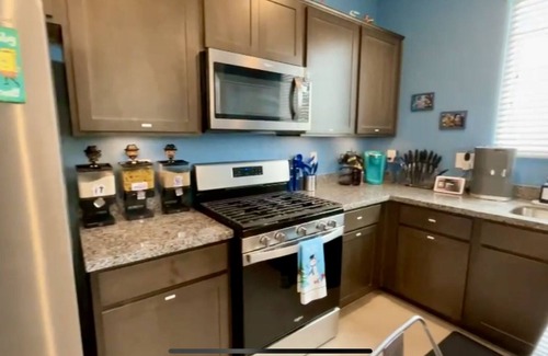 Midway House | Weekend at Bernie's: Bernie's Vegas Pad