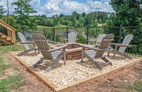 Weaverville House | Weekend friends and fam! Media room, Hot Tub, Firepit, Sleeps 18 minutes to Asheville