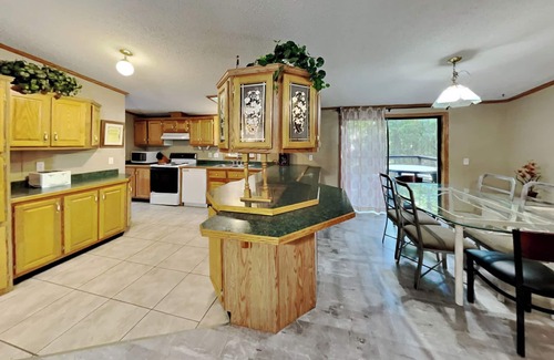 Put-in-Bay Cabin | Weekend Warrior Special Bring 10 ppl & Relax in a 3 BR 2 BA Home - PIB - IC98