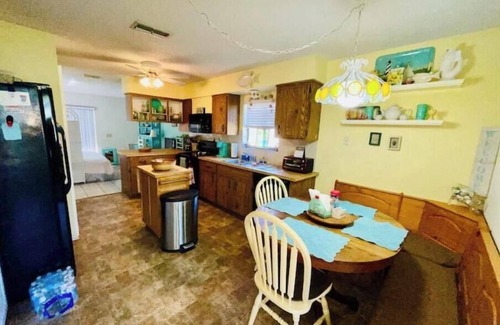 North Weeki Wachee House | Weeki Paradise Retreat-2/2 + Bonus Rm
