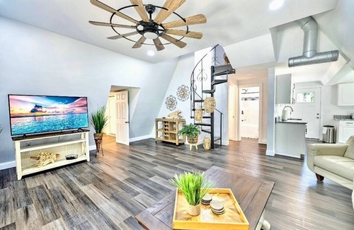 Weeki Wachee Gardens House | Weeki Wachee Waterfront-A Frame Stream Dream Cabin