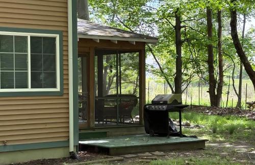 South Haven House | Weekly Cottage Rental - 5 Min to Private Beach!