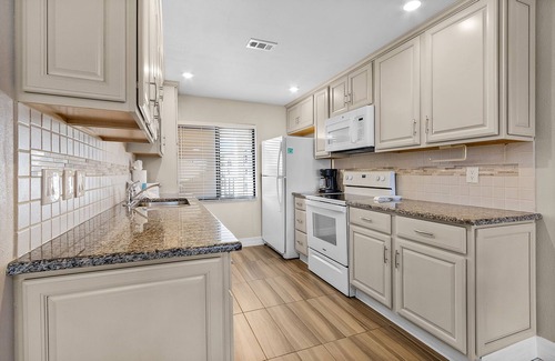 Mid Island Condo | Weekly Discount! 126 Charming Beachfront 2BR/2BA Condo w/Balcony