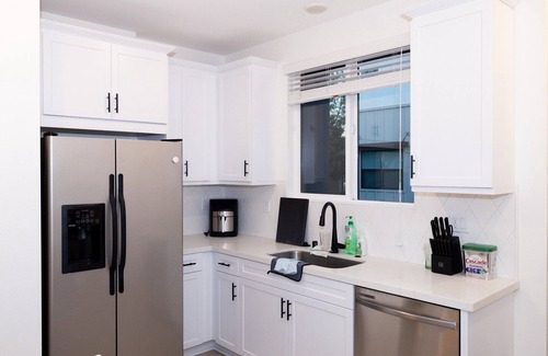 Ontario Apartment | Weekly Discount! - Near Airport, Costco, Sam's & Ontario Mall! 2-Bed, 2.5-Bath