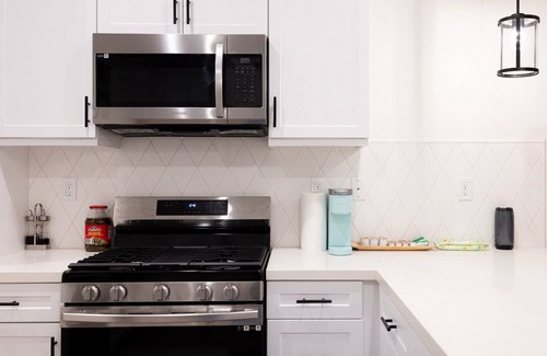 Ontario Apartment | Weekly Discount! - Near Airport, Costco, Sam's & Ontario Mall! 2-Bed, 2.5-Bath