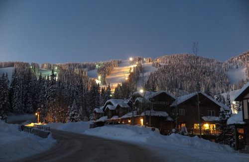 Whitefish House | Weekly Discounts! Whitefish Mountain Ski Resort ski in ski out, Luxury Townhouse