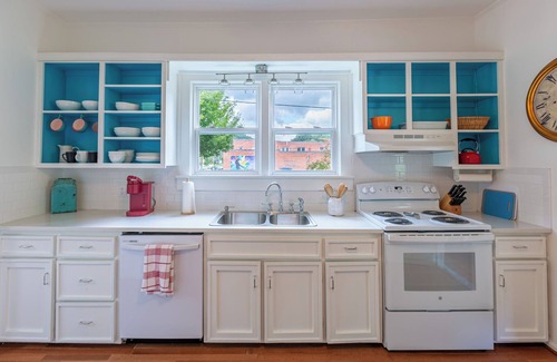 Lansing House | Weekly/Monthly Stays encouraged in the "Coolest Corner of the State"