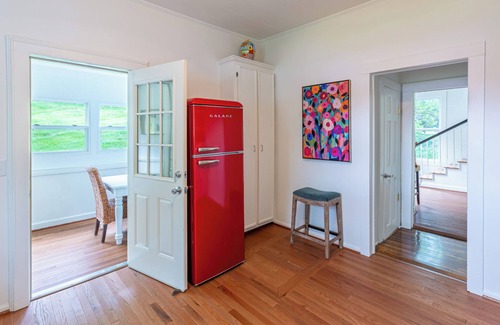 Lansing House | Weekly/Monthly Stays encouraged in the "Coolest Corner of the State"