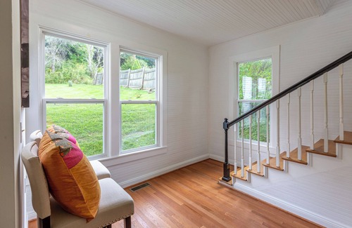 Lansing House | Weekly/Monthly Stays encouraged in the "Coolest Corner of the State"