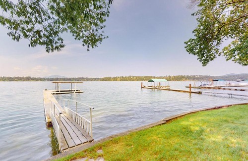 Clarksville House | Weeping Willow Cabin
