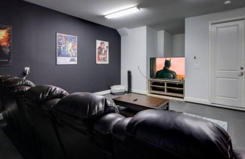 South Nashville House | WeHo Nashville Home, Geodis Park, Private Movie Theater! 10min to Broadway! Sleeps 10!