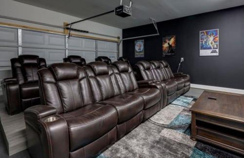 South Nashville House | WeHo Nashville Home, Geodis Park, Private Movie Theater! 10min to Broadway! Sleeps 10!
