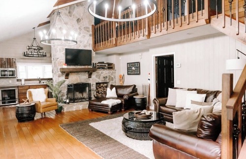 Leesburg House | Weiss Lake Front Sleeps 17 with a Golf-cart and Sunset Views