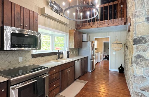 Leesburg House | Weiss Lake Front Sleeps 17 with a Golf-cart and Sunset Views