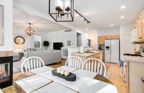 Bridgman House | Weko Beach Retreat, Hot Tub, Fire Pit, Near Lake