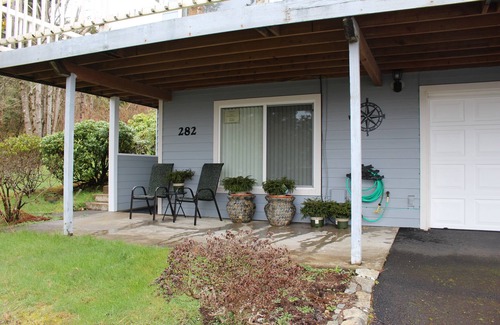 Rockaway Beach Apartment | Welcome all! CONTRACTOR/MEDICAL PERSONNEL prices 8-28 nights, inquire in app.