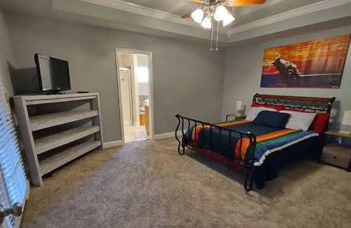 Cullman House | Welcome! Calm, Comfortable home NOT on busy Smith Lake (but close!)