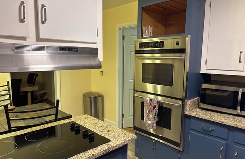 Columbia House | Welcome Home my College Family; Close to every Major Event in Town
