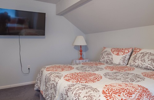 Seneca Falls House | Welcome Home to our Lakefront House On Cayuga Wine Trail
