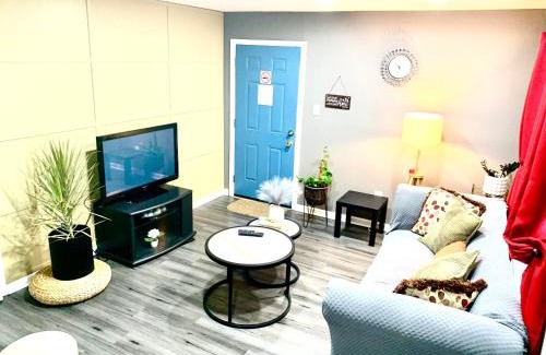 Midtown Apartment | Welcome International Guests-Medical Residents-free shuttle downtown-full kitchen- free parking