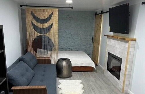Highlands Apartment | Welcome Spring! Beach Studio Retreat-Sandy Hook