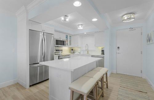 Fort Myers Beach Apartment | Welcome to Beach Villa's # 603 Vacation Rental - 250 Estero Blvd condo