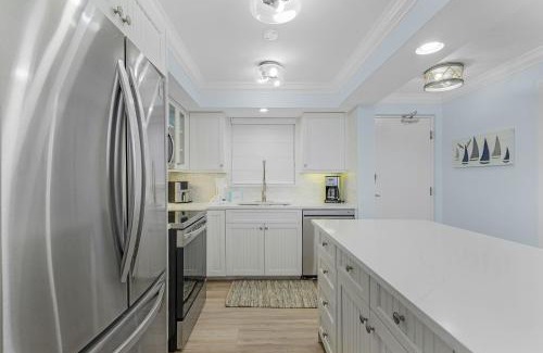 Fort Myers Beach Apartment | Welcome to Beach Villa's # 603 Vacation Rental - 250 Estero Blvd condo