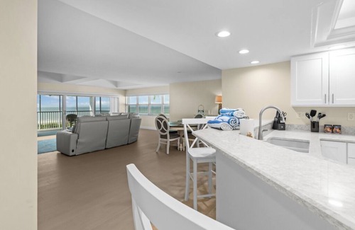 Sanibel Condo | Welcome to Beachcomber B302, - your Gulf-front paradise on Sanibel!