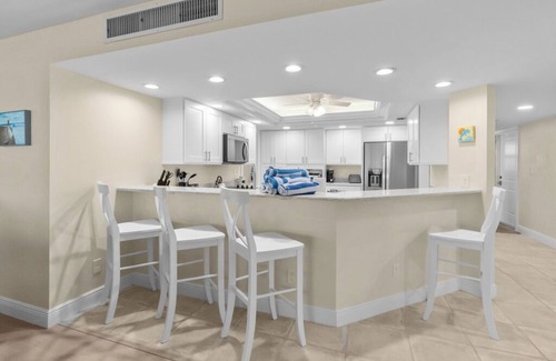 Sanibel Condo | Welcome to Beachcomber B302, - your Gulf-front paradise on Sanibel!