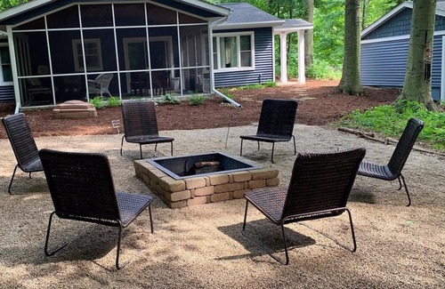 South Haven House | Welcome to Camp Lilly